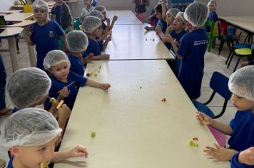 Foto - ATIVIDADE: Espetinho e salada de fruta - Atividade Nutricional (EAN - Educação Alimentar e Nutricional)