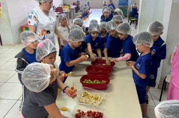 Foto - ATIVIDADE: Espetinho e salada de fruta - Atividade Nutricional (EAN - Educação Alimentar e Nutricional)