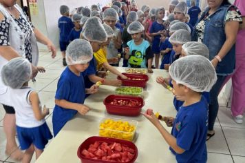 Foto - ATIVIDADE: Espetinho e salada de fruta - Atividade Nutricional (EAN - Educação Alimentar e Nutricional)