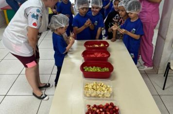 Foto - ATIVIDADE: Espetinho e salada de fruta - Atividade Nutricional (EAN - Educação Alimentar e Nutricional)