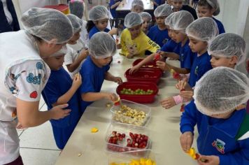 Foto - ATIVIDADE: Espetinho e salada de fruta - Atividade Nutricional (EAN - Educação Alimentar e Nutricional)