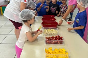 Foto - ATIVIDADE: Espetinho e salada de fruta - Atividade Nutricional (EAN - Educação Alimentar e Nutricional)