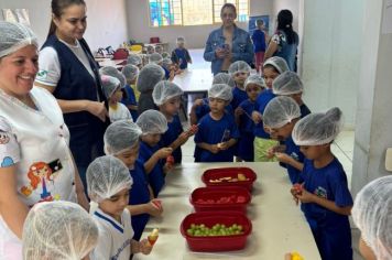 Foto - ATIVIDADE: Espetinho e salada de fruta - Atividade Nutricional (EAN - Educação Alimentar e Nutricional)