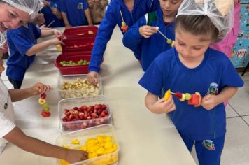 Foto - ATIVIDADE: Espetinho e salada de fruta - Atividade Nutricional (EAN - Educação Alimentar e Nutricional)