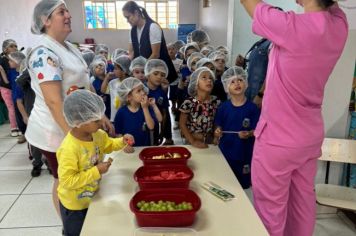 Foto - ATIVIDADE: Espetinho e salada de fruta - Atividade Nutricional (EAN - Educação Alimentar e Nutricional)