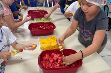 Foto - ATIVIDADE: Espetinho e salada de fruta - Atividade Nutricional (EAN - Educação Alimentar e Nutricional)