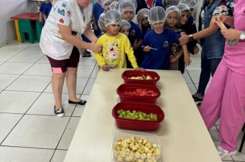 Foto - ATIVIDADE: Espetinho e salada de fruta - Atividade Nutricional (EAN - Educação Alimentar e Nutricional)