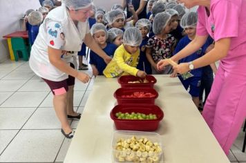 Foto - ATIVIDADE: Espetinho e salada de fruta - Atividade Nutricional (EAN - Educação Alimentar e Nutricional)