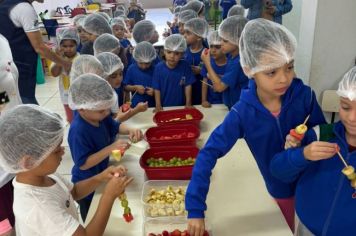 Foto - ATIVIDADE: Espetinho e salada de fruta - Atividade Nutricional (EAN - Educação Alimentar e Nutricional)