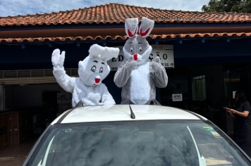 Foto - Tradicional distribuição de ovos de Páscoa no Municipio de Jundiaí do Sul, Paraná.
