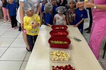 Foto - ATIVIDADE: Espetinho e salada de fruta - Atividade Nutricional (EAN - Educação Alimentar e Nutricional)