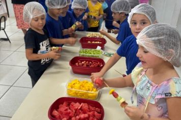 Foto - ATIVIDADE: Espetinho e salada de fruta - Atividade Nutricional (EAN - Educação Alimentar e Nutricional)