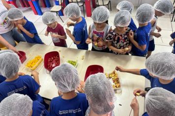 Foto - ATIVIDADE: Espetinho e salada de fruta - Atividade Nutricional (EAN - Educação Alimentar e Nutricional)