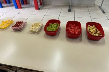 Foto - ATIVIDADE: Espetinho e salada de fruta - Atividade Nutricional (EAN - Educação Alimentar e Nutricional)