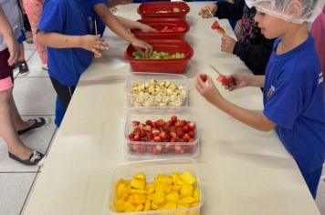 Foto - ATIVIDADE: Espetinho e salada de fruta - Atividade Nutricional (EAN - Educação Alimentar e Nutricional)