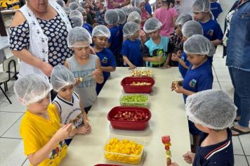 Foto - ATIVIDADE: Espetinho e salada de fruta - Atividade Nutricional (EAN - Educação Alimentar e Nutricional)