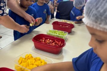 Foto - ATIVIDADE: Espetinho e salada de fruta - Atividade Nutricional (EAN - Educação Alimentar e Nutricional)